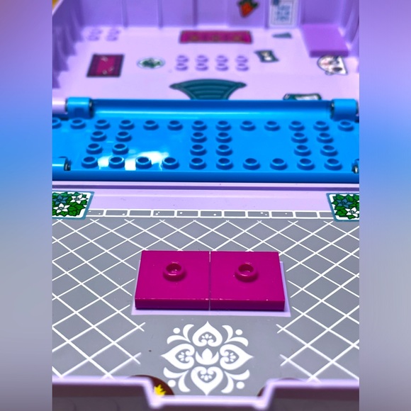 Lego 43175 Anna and Elsa’s Storybook Adventure Book - Picture 4 of 6